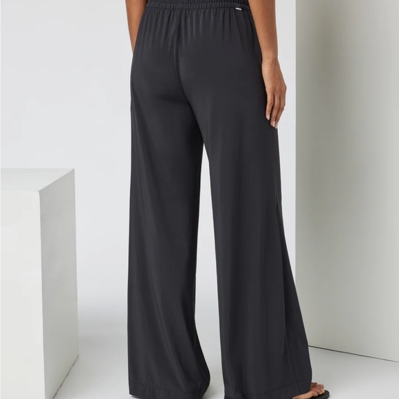 Vuori Villa Wideleg Pant - Picture 2 of 5